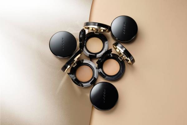 SUQQU2022年秋ベースメイク「グロウ クリーム コンパクト」肌に沿うやわらかな艶肌に