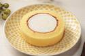 ローソン「プレミアムロールケーキ」おいしくなって進化、イチゴショート風プレミアムロールケーキパフェも