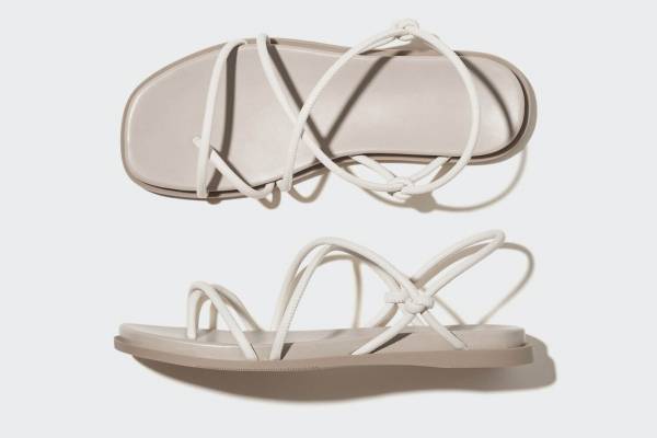 ユニクロ22年夏小物、人気ニットスニーカーが再販＆ストラップサンダルや2WAYバッグ新色も