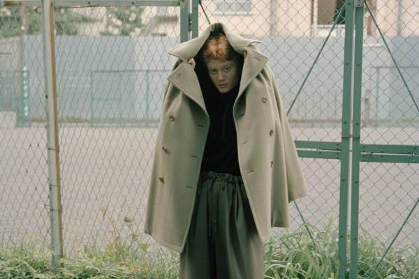 アトウ 2022年秋冬コレクション - 安らぎはオリーブ色に薫る