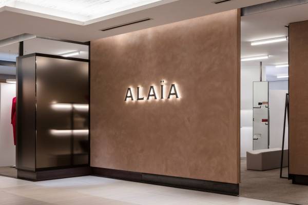 アライア、東京・銀座に初のブティック「アライア ギンザ シックス」限定バッグ＆シューズも