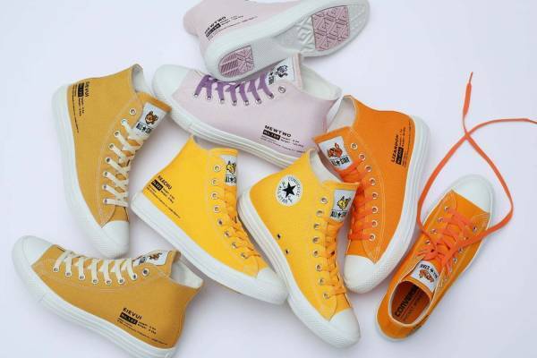 コンバース「ポケモン」のデザインモデルハイカットスニーカー、ピカチュウのイラスト入りシュータン