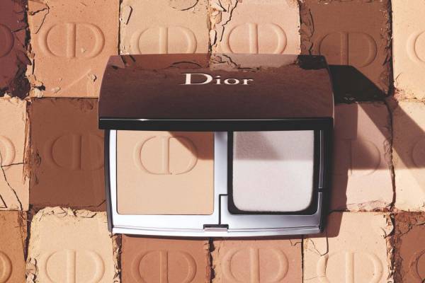 ディオール2022年秋コスメ「ディオールスキン フォーエヴァー」に新“粉感レス”パウダー ファンデ