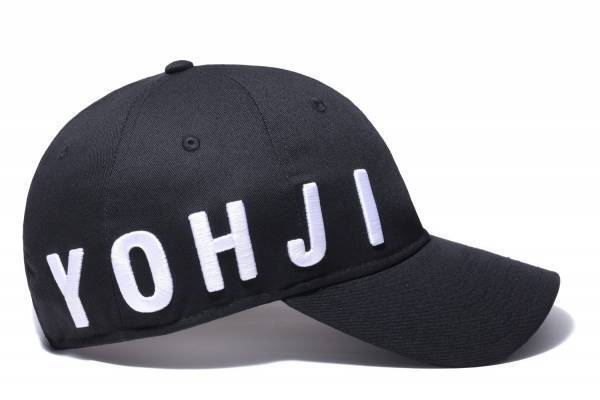 ヨウジヤマモト×ニューエラのコラボキャップやTシャツ、シンプルなブロック体“YOHJI”ロゴ