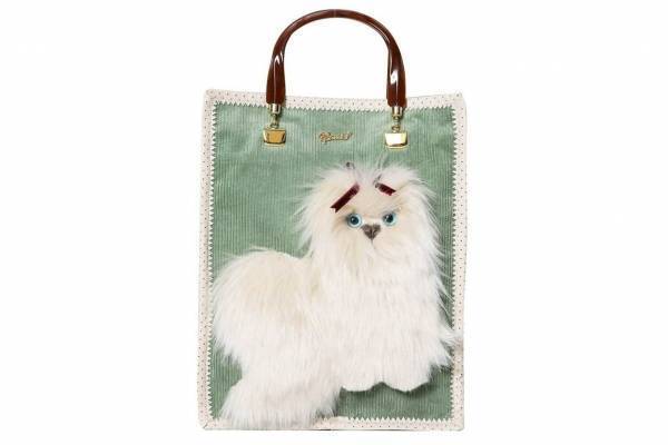 ミュベール新作“ふわふわドッグモチーフ”のバッグ＆ベロアトップス、“クイーン姿”の犬ソックスも