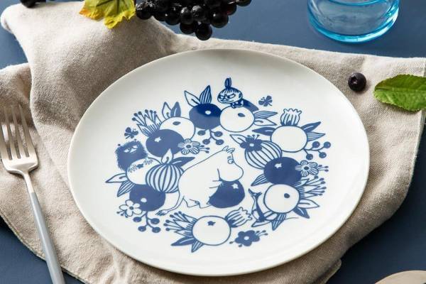 「ムーミンショップ」“ベリー摘み”テーマの新作食器、ムーミン谷の仲間たちを描いたプレートやグラス