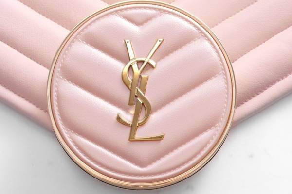 イヴ・サンローラン22年秋ベースメイク、潤い続くツヤ肌ファンデ“ピンクのクッション”発売へ