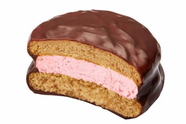 超巨大いちごの「ミル・ミルフィーユ」がチョコパイに！神戸北野ホテルとコラボ