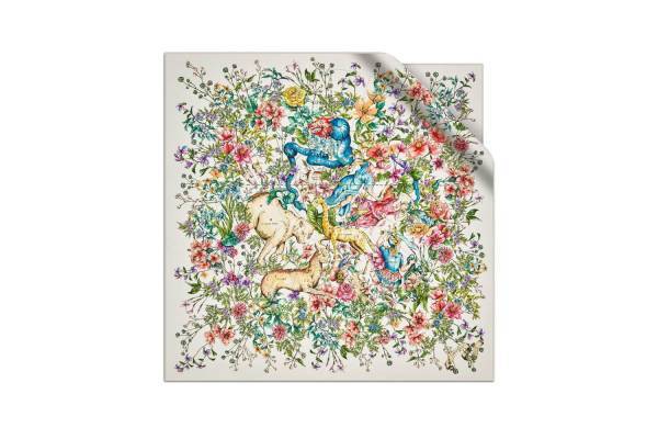 ディオール“星座＆花々”モチーフの新作スカーフ、「ブックトート」バッグやスニーカーも