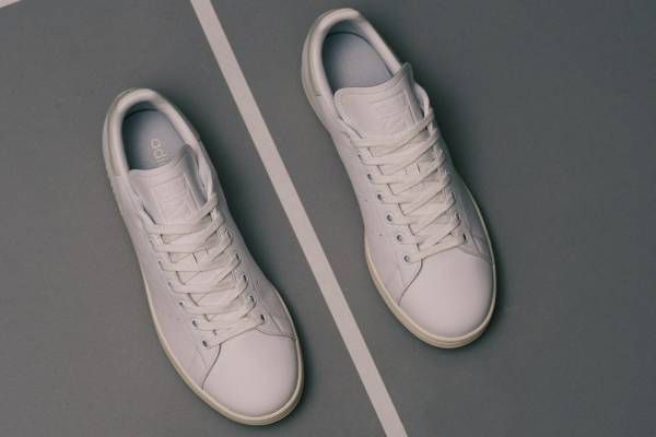 アディダス オリジナルス「スタンスミス」日本限定スニーカー、レザー風リサイクル素材を使用