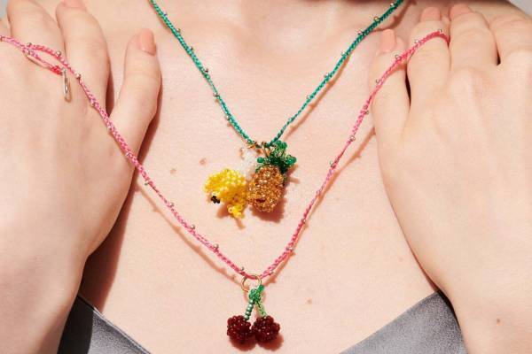 ノジェス“フルーツモチーフ”の「トイ チャーム」立体感ビーズのチェリーやパイナップル