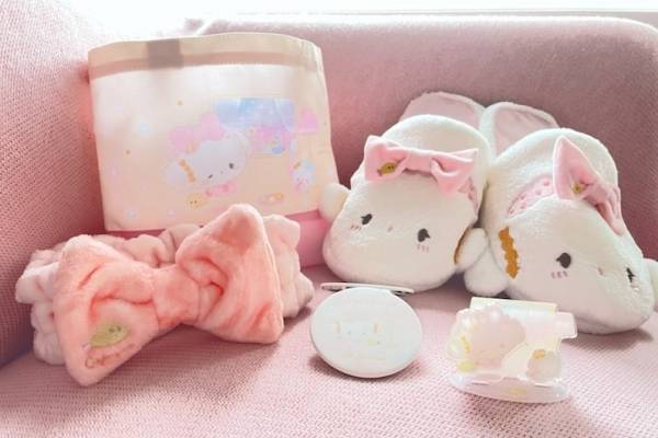 サンリオ「こぎみゅん」×ホテルニューオータニ(東京)の宿泊プラン、ふわふわスリッパなどグッズ付き