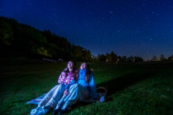 日本一の星空・長野阿智村に新グランピング施設「モッキ」無数の星が降り注ぐ星空グランピング