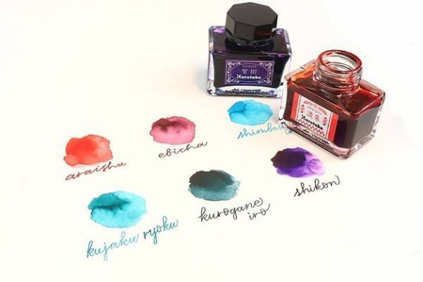 “明治時代の流行色”がカラーインクに「インクカフェ 明治のいろ」孔雀の羽のような青緑など
