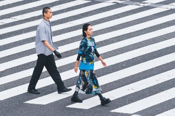ユナイテッド トウキョウ、夕焼け空など“景色”写真を配したシャツ＆スカート、日本人写真家とコラボ