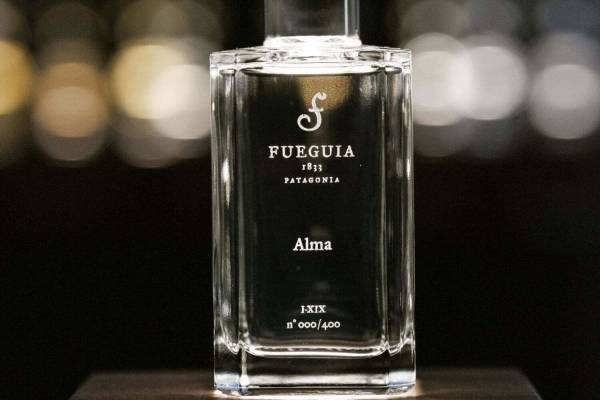 フエギア 1833、青春に着想した新作フレグランス - 儚くも繊細なジャスミンで“夏の思い出”を表現