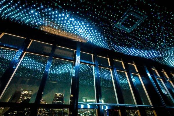 東京タワー「天の川イルミネーション」上空150mの夜景に溶け込む幻想的な星空