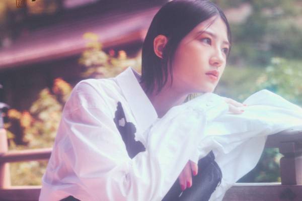 Ground Y“日本語グラフィック入り”書道家武田双雲コラボの22年秋冬、女優・若月佑美がモデルに