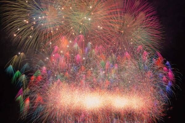 岡山国際サーキットで花火大会開催 約10 000発以上の花火を音楽と共に 22年6月19日 ウーマンエキサイト 1 2