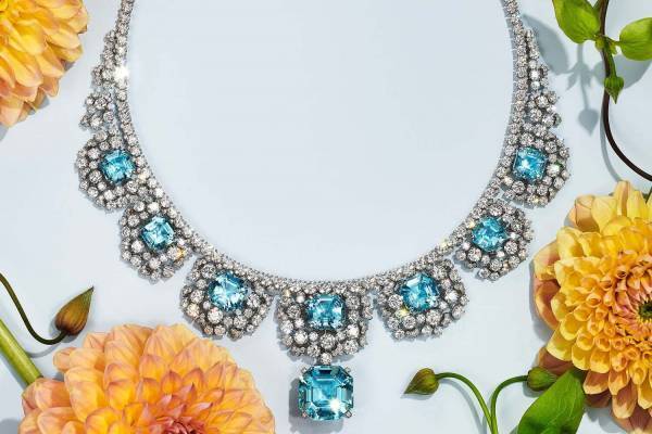 ティファニー“花々”の新作ハイジュエリー、ダイヤモンドの“小花”を飾ったリングやアイリスのブローチ