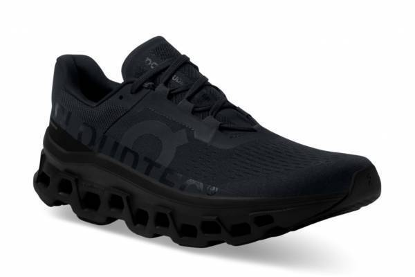 スイス発パフォーマンスブランド「オン」、“厚底スニーカー”クラウドモンスターに新色ブラック登場