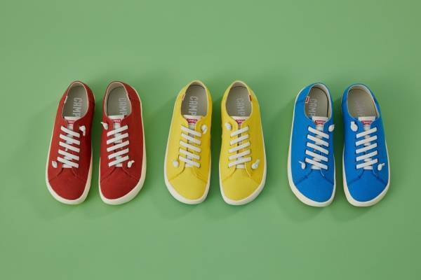 カンペール新作シューズ、キャッチーな配色のローカット&“タイダイ染め”キャンバス地スニーカー