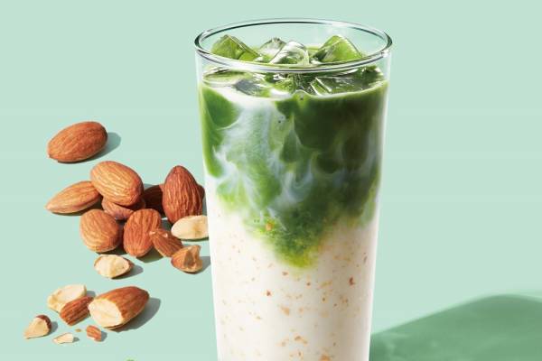 スターバックス ティー ＆ カフェ夏の新作「抹茶 ＆ クラッシュ アーモンドミルク ティー ラテ」