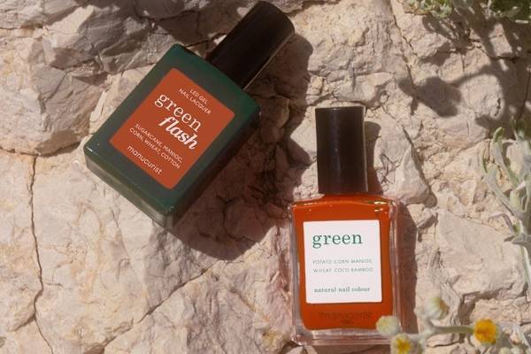 マニキュリスト2022年夏ネイル、ヘルシーな大地の赤「テラコッタ」でおしゃれ度UP