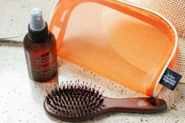 ジョンマスターオーガニック22年夏限定ヘアケアキット、サラサラ髪へ導くヘアミスト＆ヘアブラシ