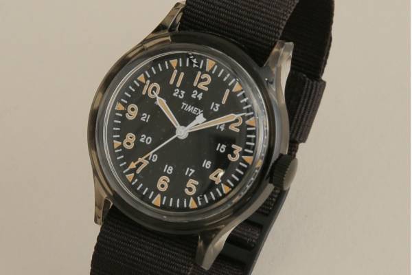 ナノ・ユニバースとタイメックスの腕時計「キャンパー」経年変化するべっ甲ケース×ヴィンテージ風文字盤