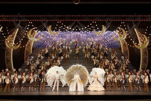 「華麗なる宝塚歌劇の世界展」松坂屋名古屋店で、公演衣装・舞台小道具・映像などから見る宝塚歌劇の世界