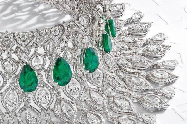 ブルガリ新作ハイジュエリー“エメラルド”のレース風ネックレス、ピンクスピネルを抱くセルペンティも