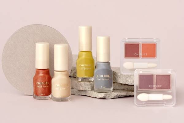 ちふれ2022年秋コスメ、ダスティカラーネイル＆パール×マット質感の新色アイシャドウ