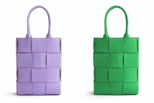 ボッテガ・ヴェネタ「カセット」バッグ新作、パープルのミニトート＆バイカラーのクロスボディ