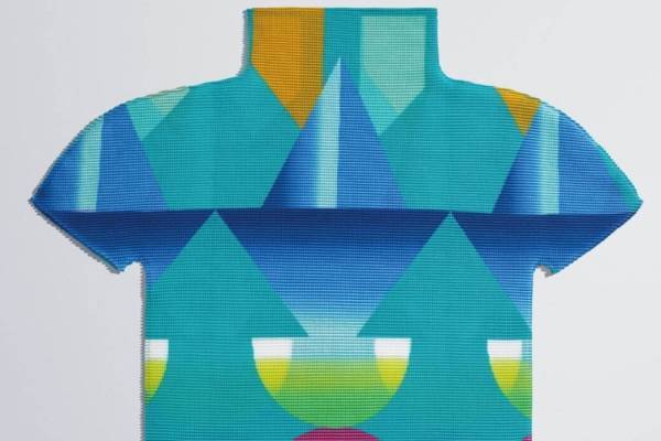 ミー イッセイ ミヤケ新作、“アイシャドウ”着想のカラフルトップや「ドレッサー」柄ウェア