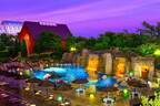 シェラトン・グランデ・トーキョーベイ・ホテルの夏限定野外プール、夜は幻想的なナイトプールに
