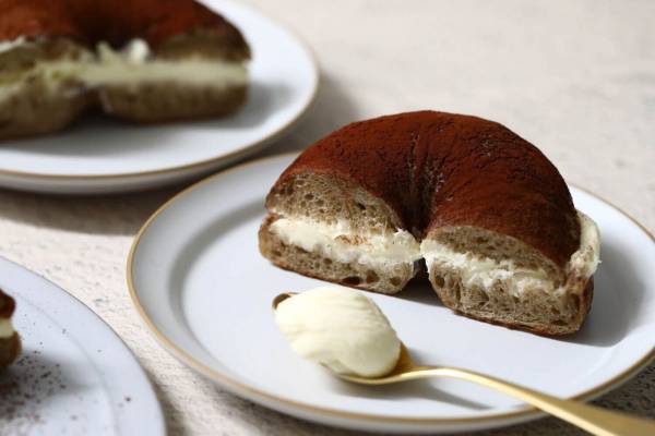 京都発ベーカリー「グランディール」の夏限定ベーグルサンド、ティラミス風＆ブルーベリークリームチーズ