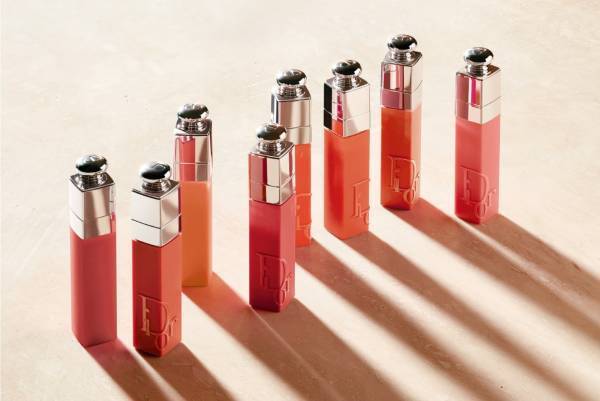 ディオール「アディクト リップ ティント」がナチュラル処方に進化、潤い＆高発色続く新6色も