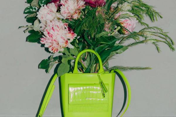 アンダーカバー“ポケット付き”ミニトートバックに初の単色モデル、安全ピン＆カミソリチャーム付き