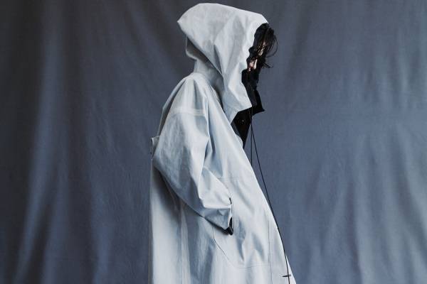 Y's×マッキントッシュの限定レインコート - 防水透湿素材で仕立てたリバーシブルコート