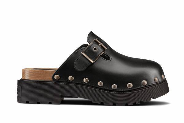ディオール新作クロッグシューズ「ディオールクエイク」木×ラバーのハイブリッドソール