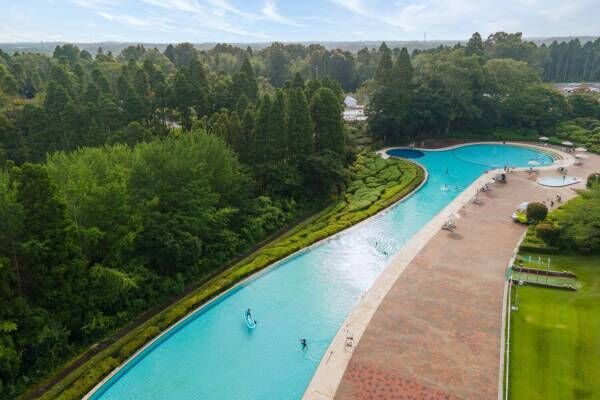 千葉の体験型リゾート施設「リソルの森」天然温泉付きグランピングエリア&amp;全長130mのプールも