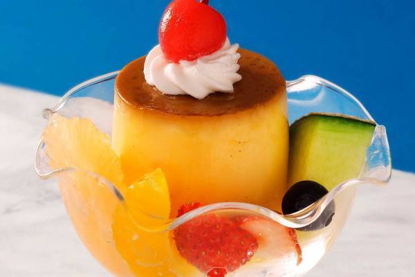 レトロプリン専門店「プリンに恋して」の新作、昔ながらのプリン・ア・ラ・モード＆生杏仁プリン