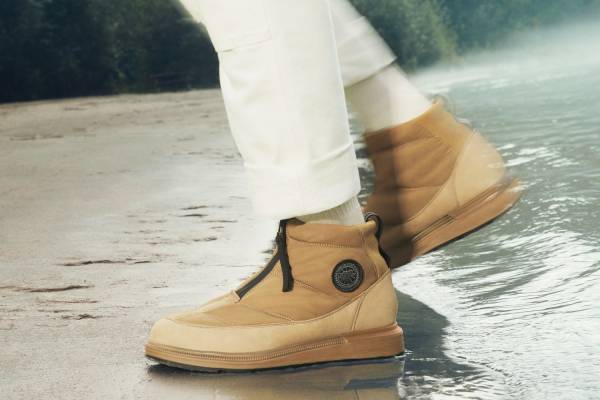 カナダグースのダウン着想“モコモコ”パッファーブーツ、ナイロン素材の軽量アッパー