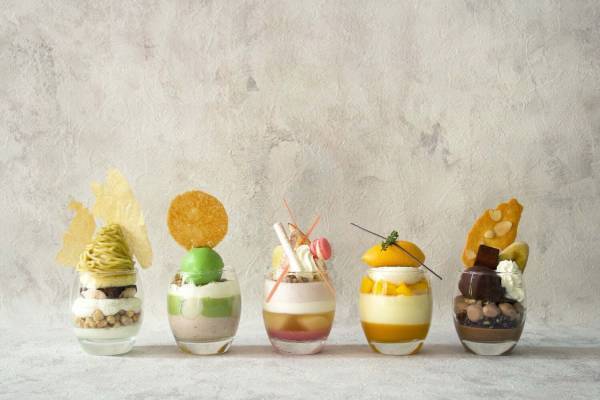 ハイアット リージェンシー 東京の夏限定パフェ、“桃づくし”白桃×ヨーグルトなど