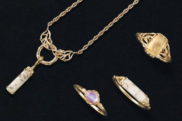 アガット「ロミオとジュリエット」着想の22年秋ジュエリー、クラシカルな“バラ”リング＆ネックレス