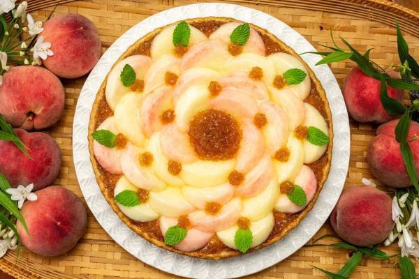 キル フェ ボンが“桃づくし”に！ゴロッと桃＆夏フルーツのタルトやピーチティー着想の新作タルト