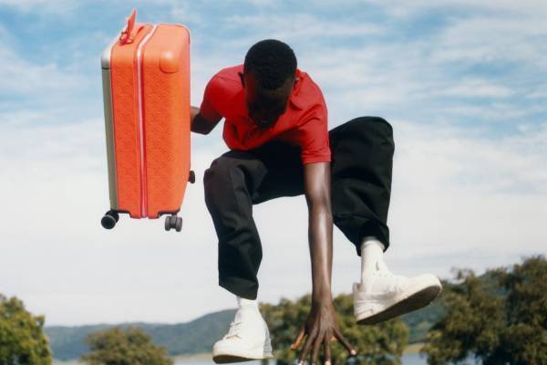 ルイ・ヴィトンのメンズ新作バッグ＆ウォレット、モノグラム・レザーに“鮮やかカラー”をプラス