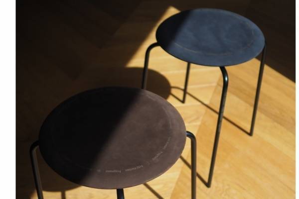 アルネ・ヤコブセンの名作ドットスツール、フラグメント×フリッツ・ハンセンの日本限定モデル
