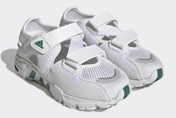 アディダス オリジナルスの新作スニーカーサンダル「EQT93 SNDL」90's名品をアップデート
